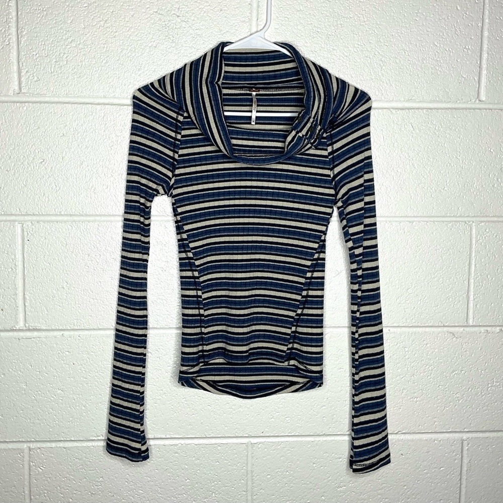 < Free People Cape Cod Thermal Long Sleeve Top > - Picture 2 of 5